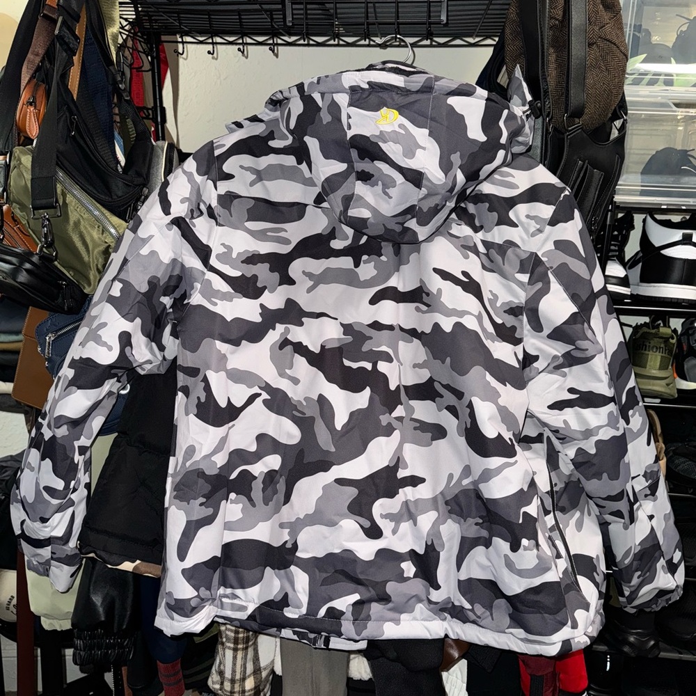 SOLD‼️ Waterproof ski snowboard jacket - Picture 9 of 9